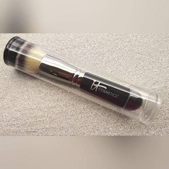 IT Cosmetics Makeup Flat Top Buffing Foundation Brush Cosmetics New - Picture 2 of 11